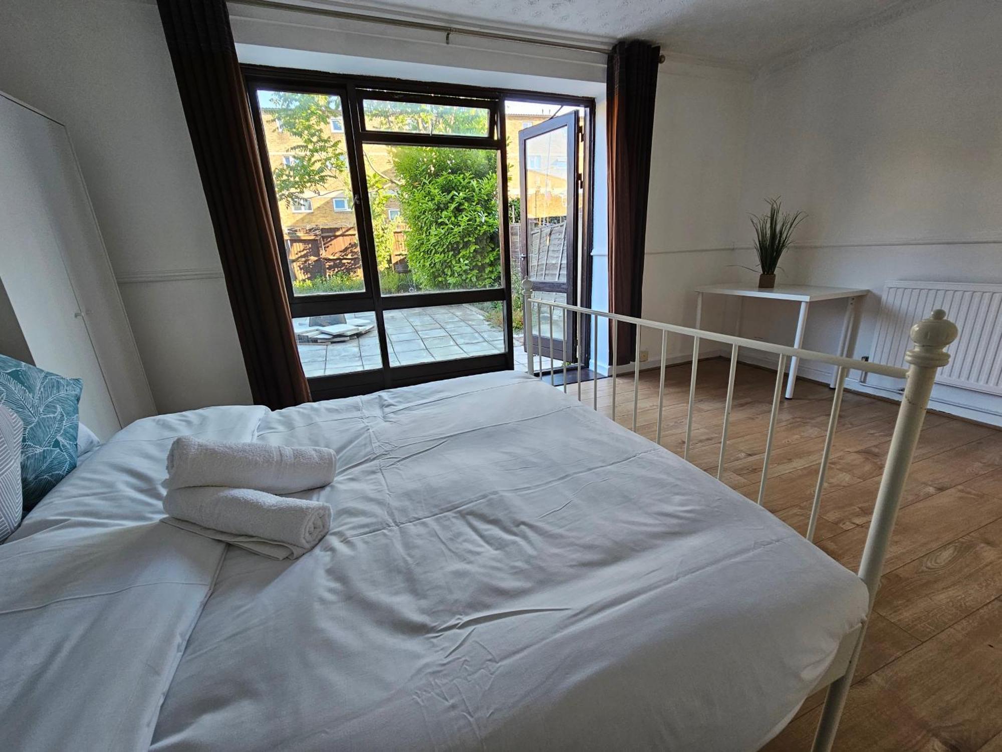Towerhill Rooms Лондон Екстер'єр фото